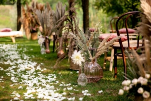 How to plan a fabulous wedding on a budget: Budget-friendly Wedding Ideas for the Spring